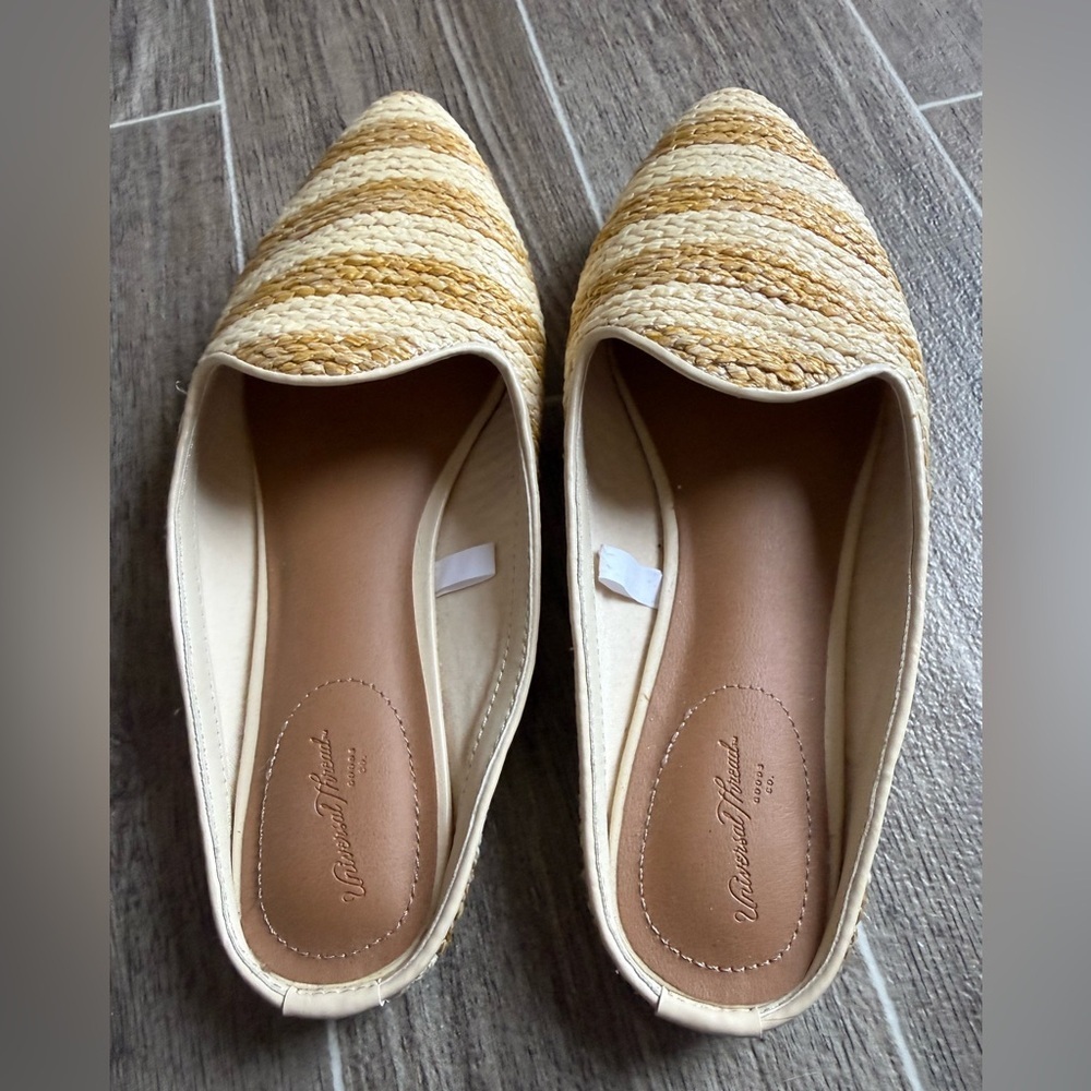 Universal Thread Cream & Tan Woven Pointed-Toe Flats